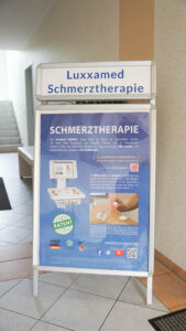 Luxxamed-Schmerztherapie-Aufsteller